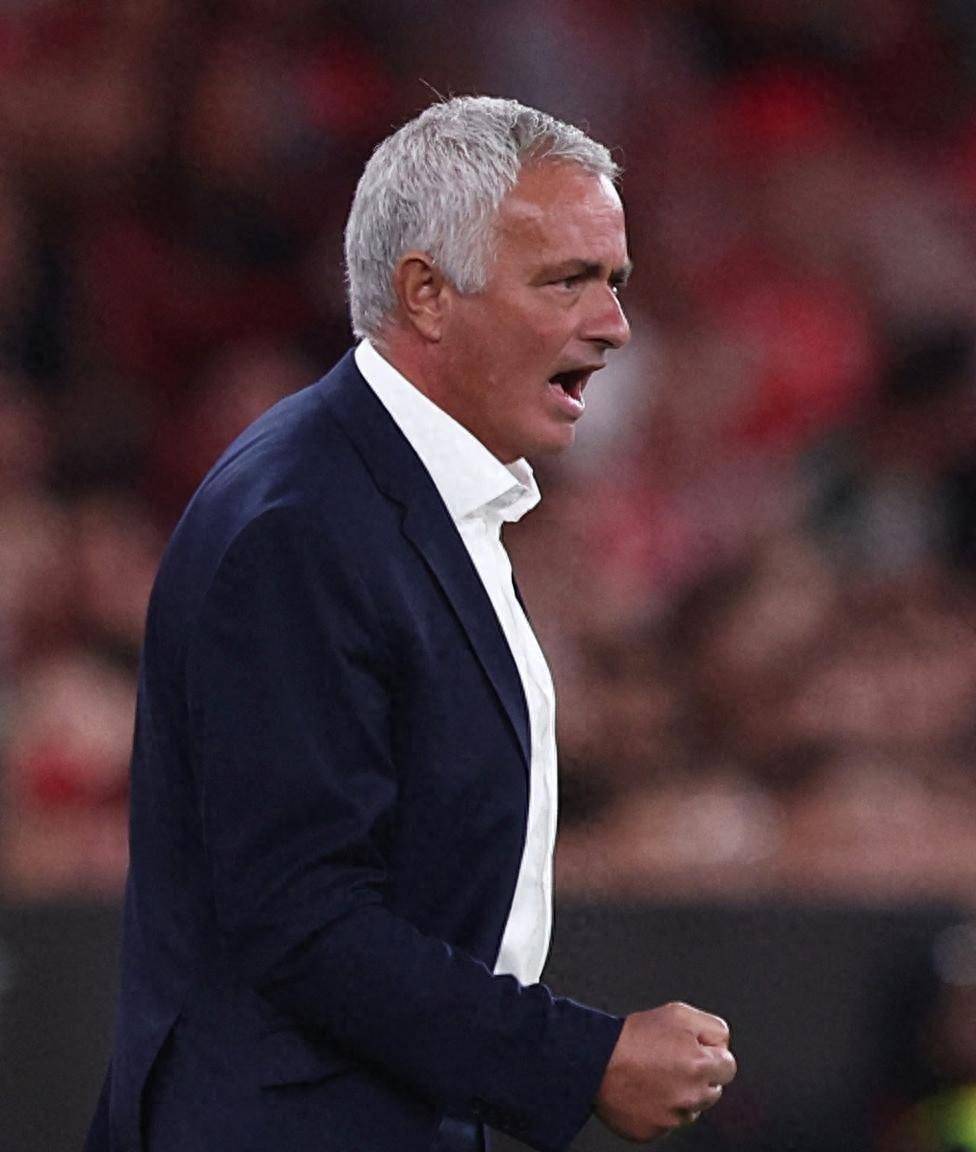 今晨突围战来临，本菲卡围绕全明星赛主帅复盘，压力陡增，资深球员宣示担当 