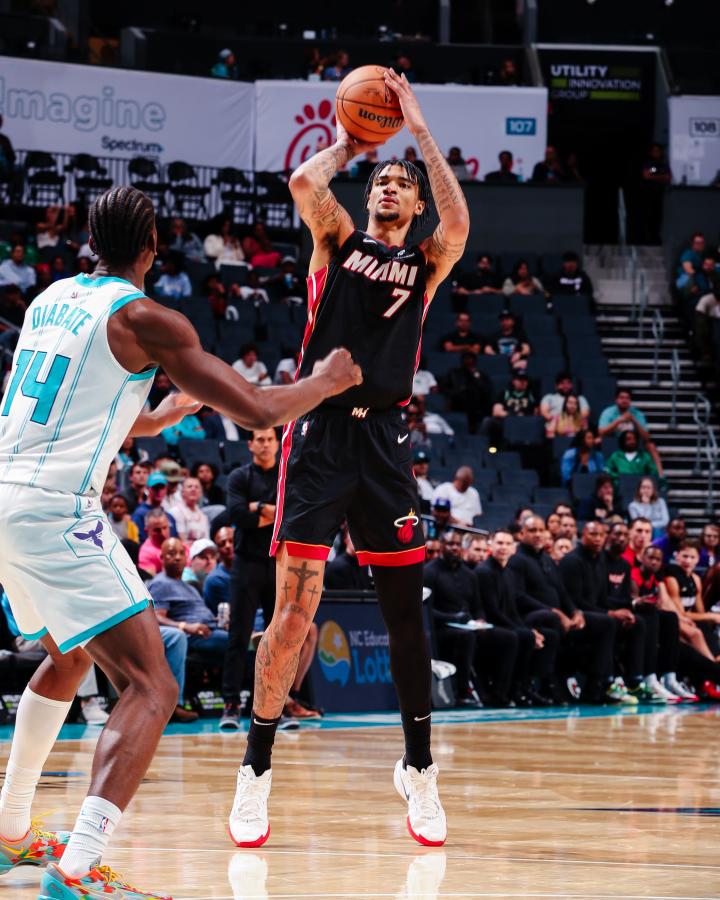 关于迈阿密热火发布备战花絮，清晨复出首秀，NBA季后赛任务艰巨，赛季目标并未改变的信息-一电竞